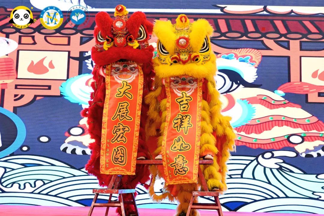 弘揚(yáng)天府文化 傳承非遺經(jīng)典 ——記成都美視師一學(xué)?！胺沁z傳承進(jìn)百校公益活