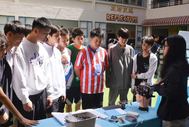 個性發展,創意無限——融合部舉辦10年級個人設計展示會