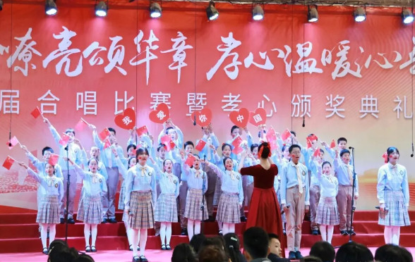 以歌詠志,以孝潤心——這場典禮,唱響了青春,更溫暖了歲月