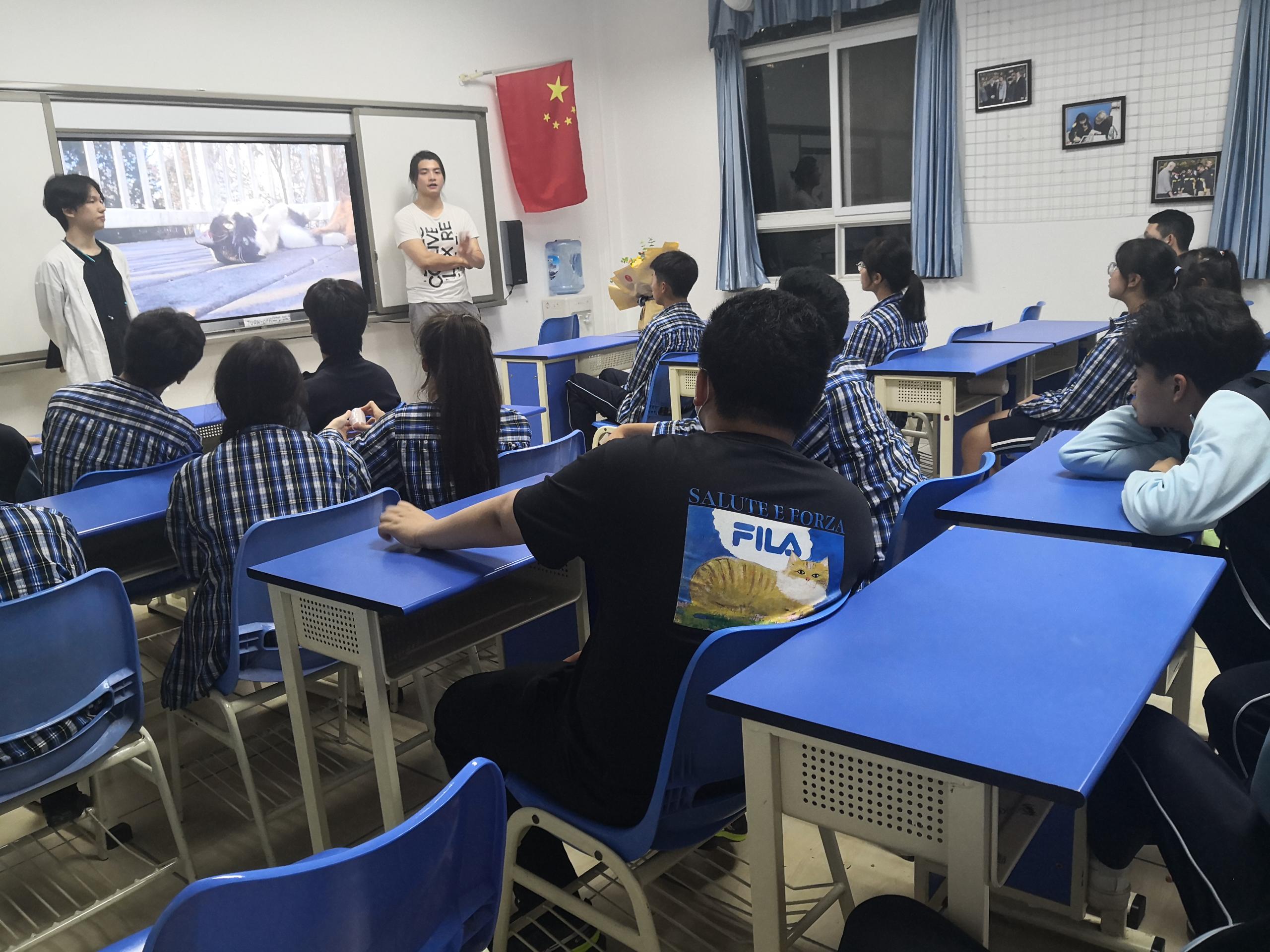 “國際英才班學(xué)生會議暨畢業(yè)生分享會”